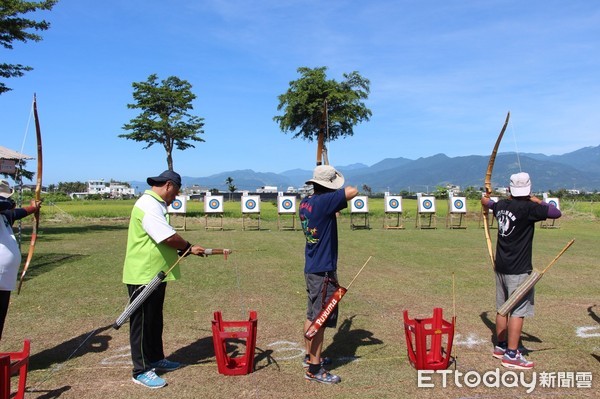 台東市原住民傳統運動會射箭比賽在馬當部落舉行，有來自全縣48隊160人的各原住民族群選手同場競技。（圖／台東市公所提供）
