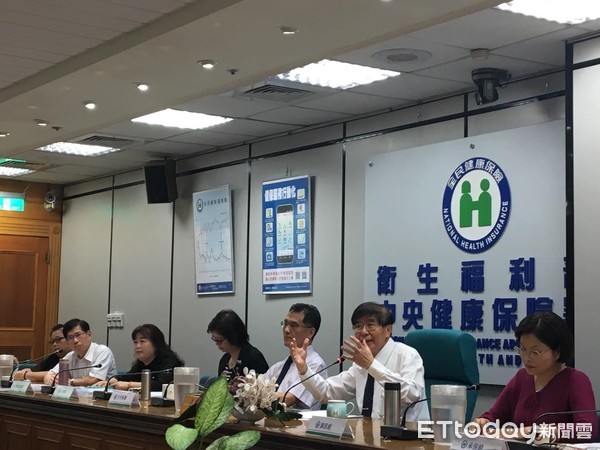 丟掉讀卡機!健康存摺5分鐘「綁手機」 3年就醫資料全掌握。(圖/記者嚴云岑攝)