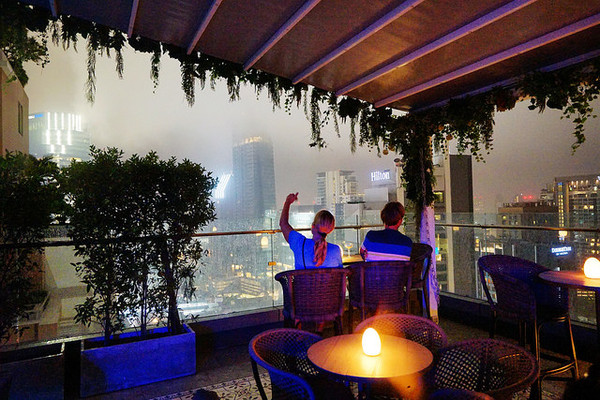 ▲泰國曼谷澎蓬站的高空酒吧。（圖／快樂雲提供）
