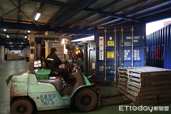 ▲基隆港邊境查驗。(圖/記者嚴云岑攝)