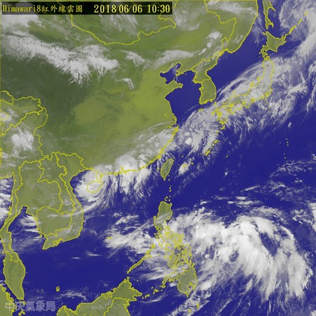 ▲▼第4號颱風「艾維尼」生成,今日上午高溫可達34到36度,午後有雷陣雨。(圖/氣象局)