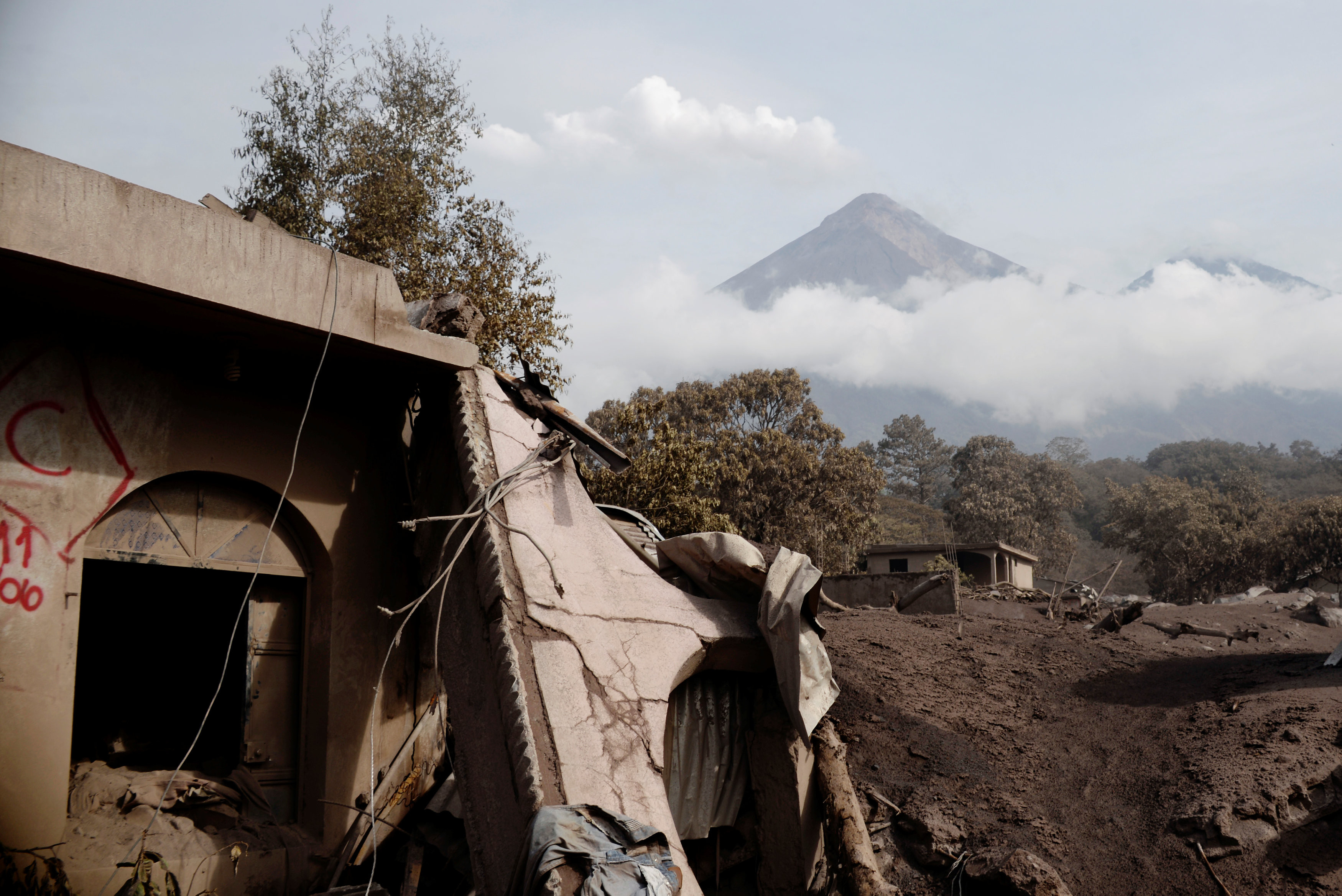 ▲瓜地馬拉富埃戈火山(Volcán de Fuego)噴發造成傷亡。(圖/路透社)