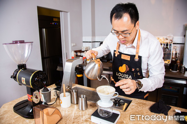 ▲路易莎咖啡創辦人黃銘賢，原本是熱愛咖啡的星巴克店員，把興趣變成事業。▼（圖／記者季相儒攝）