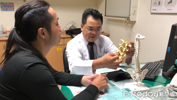 ▲32歲男「腰間盤突出退化如80歲老翁」。(圖/光田綜合醫院提供)