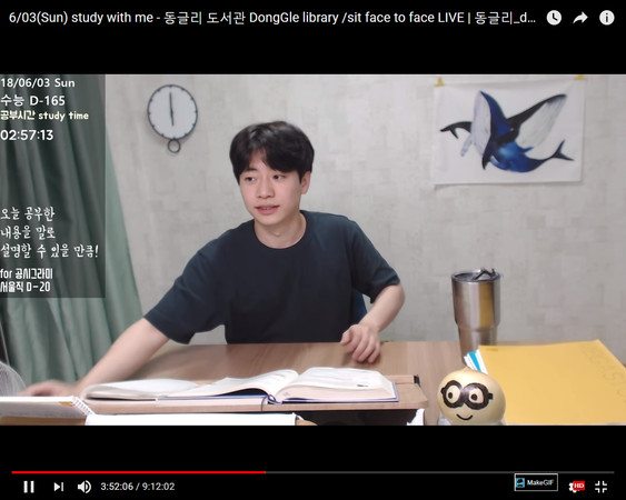 南韓高中生也做讀書直播（圖／翻攝自Youtube）