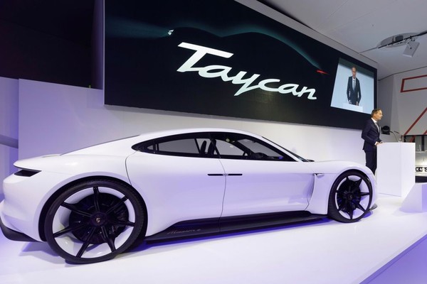 ▲保時捷首款純電車命名「Taycan」 2019年正式投產。（圖／翻攝自Porsche）