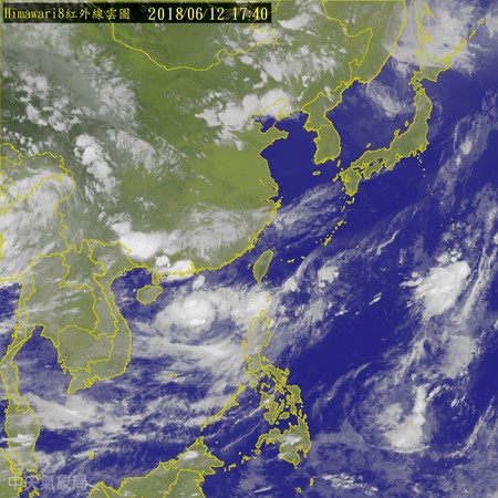 ▲▼滯留鋒面雲系預計近日移動到台灣，估計為南部地區帶來豐沛的雨量。（圖／翻攝中央氣象局）