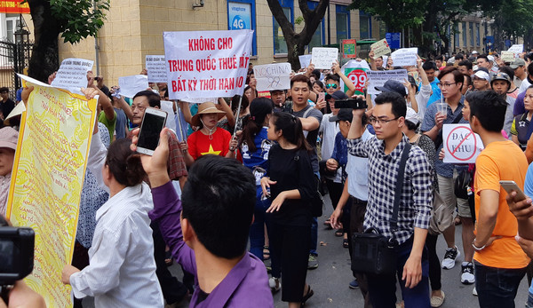 ▲▼越南傳出反華示威遊行。（圖／路透社）