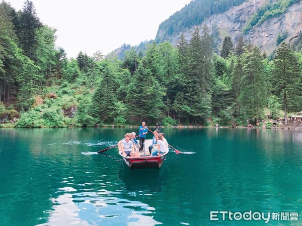 ▲▼瑞士景點-藍湖Blausee。（圖／記者賴文萱攝）