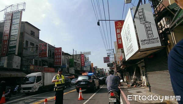 ▲▼江姓飲水機業務酒駕上路撞民宅，奧迪A4             。（圖／記者汪盈姍翻攝）