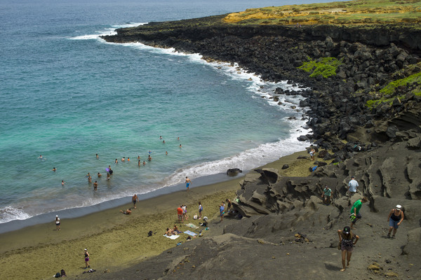 ▲▼夏威夷帕帕科力（Papakolea）的沙灘由橄欖石所組成，被譽為旅遊必去的沙灘之一。（圖／達志影像／美聯社）