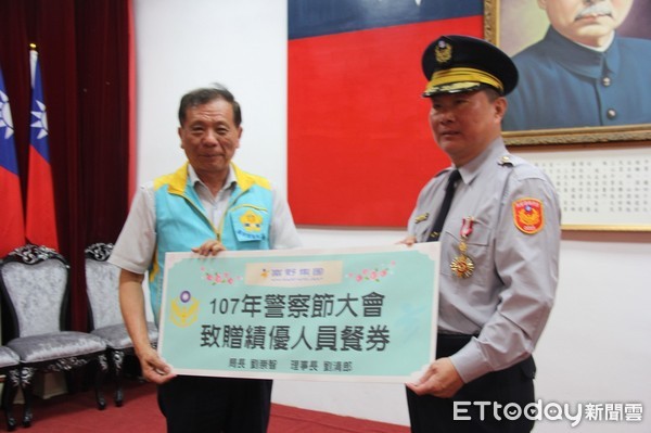 台東副縣長陳金虎主持慶祝警察節大會，會中表揚模範警察、資深績優警察、績優警勤區、績優社區家庭暴力防治官、資深服務工友等，場面隆重熱烈。（圖／台東縣警察局提供）