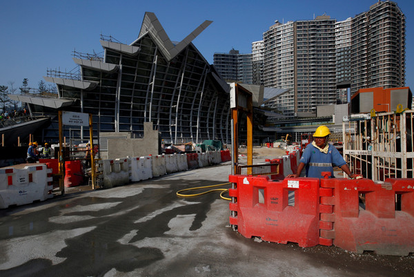 ▲香港三讀通過「一地兩檢」　「廣深港高鐵」只待九月通車。（圖／路透社）