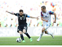 ▲梅西、G.西古爾森(Gylfi Sigurdsson)。（圖／路透社）