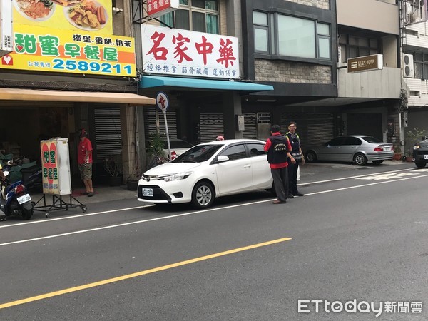 ▲台南市警五分局和緯派出所警員緝捕楊姓妨害性自主通緝犯，楊嫌拒捕搶走警槍逃逸，警方鎖現場圍捕。（圖／記者林悅攝，同下）