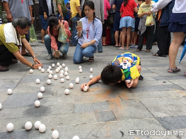 ▲全台白龍庵安慶堂「五瘟宮」恭祝五毒神壽辰及慶賀端午，18日端午節近午時，廟方舉行取「午時水」消災解厄。（圖／記者林悅攝）