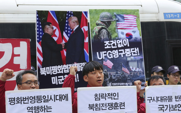 ▲▼ 美韓聯合軍演停止，南韓民眾在街頭抗議。（圖／達志影像／美聯社）