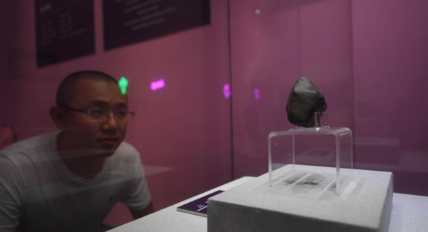 ▲▼45億年前火流星隕石在杭州展出(圖/翻攝自中新網)