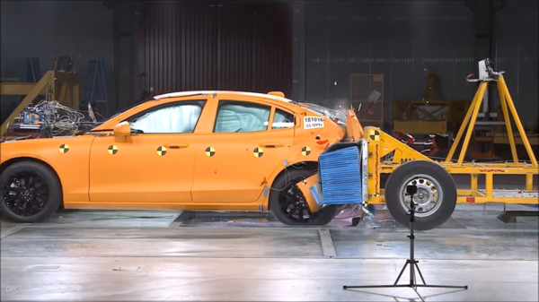 Volvo S60車尾撞擊測試滿分下庄　坦克「硬」實力還是一等一（圖／翻攝自Volvo／DPCcars）
