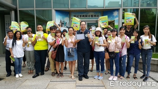 ▲移民署桃園市服務站推動免費上網及平板借用服務。（圖／移民署桃園站提供）