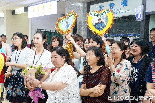 ▲桃園市表揚107年模範公務員走紅毯，展現各有不同心情。（圖／記者楊淑媛攝）