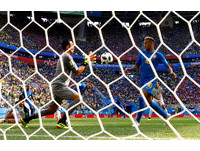 ▲▼2018世足，巴西vs哥斯大黎加，納瓦斯（Keylor Navas）、內馬爾（Neymar）。（圖／路透社）