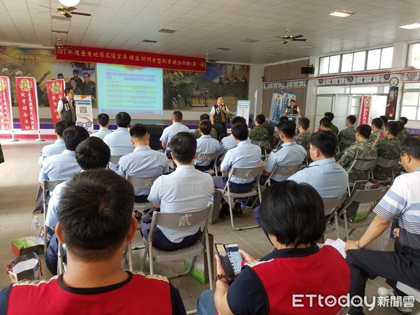 台東縣榮民服務處辦理107年度「國軍屆退官兵權益說明會」，現場並舉辦就業媒合活動，期使志願役官兵退伍後能順利銜接職場。（圖／台東榮服處提供）