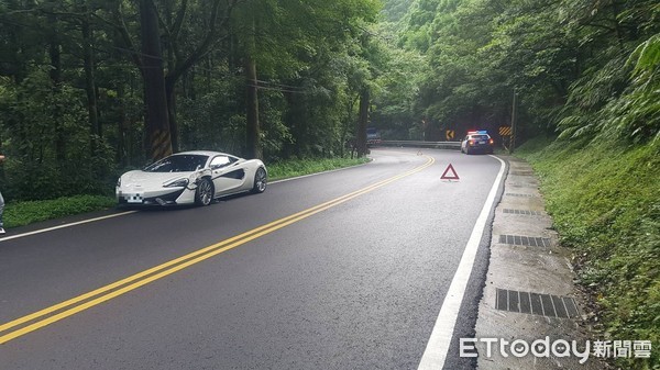 ▲▼千萬麥拉倫超跑北宜過彎擦撞貨車，車頭撞了一個大洞，維修費用驚人。（圖／記者林煒傑翻攝／翻攝自爆廢公社）