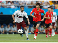 ▲▼2018世足，南韓vs墨西哥，貝拉（Carlos Vela）、奇誠庸（KI Sungyueng）。（圖／路透社）