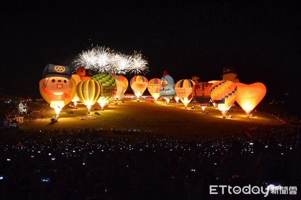 台灣國際熱氣球嘉年華，台東縣政府今年安排歷屆最多8場次光雕音樂會，歡迎國內外鄉親、遊客到台東玩一夏。（圖／台東縣政府提供）