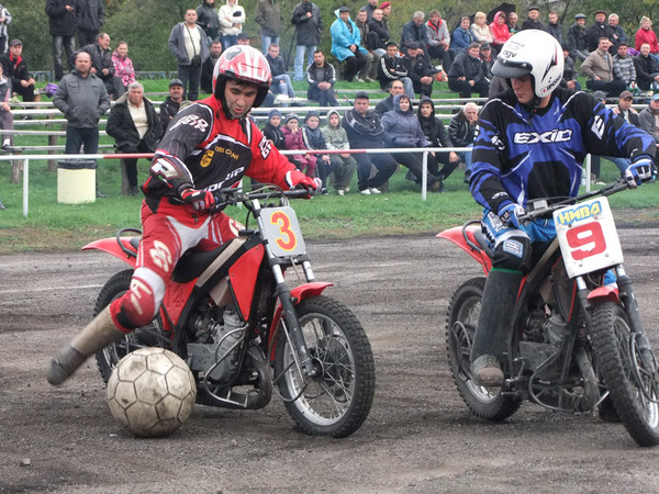 ▲俄羅斯摩托車足球。(圖/翻攝自VK社群網站)