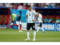 ▲▼          2018世足,法國vs阿根廷。姆巴佩(Kylian Mbappe)再進球，阿根廷培瑞茲(Enzo Perez)、梅西(Lionel Messi)。（圖／路透社）