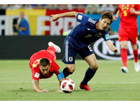 ▲▼    2018世足賽, 比利時VS日本。哈薩德(Eden Hazard) 、原口元氣(Genki Haraguchi)（圖／路透社）