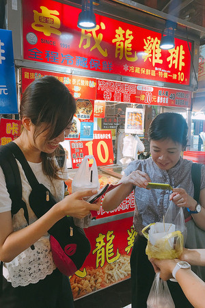 ▲逢甲夜市在地美食。（圖／飛天璇的口袋提供）