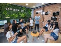 業者共導入49吋32:9超寬曲面螢幕C49J89 3台；Gear 360全景相機、Gear VR、Galaxy S9+各10台；DeX Pad行動工作站2台等科技產品。