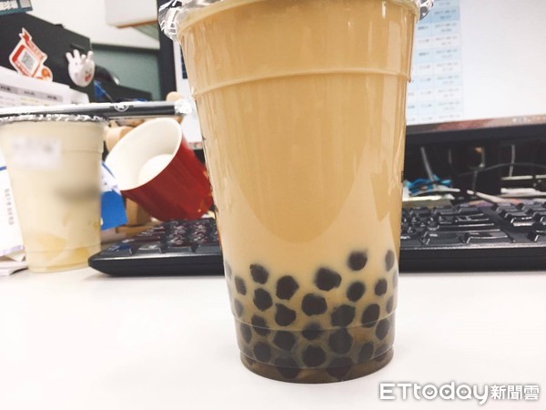 ▲▼珍珠奶茶，珍奶，手搖，奶茶，手搖飲，手搖杯。（圖／記者許力方攝）