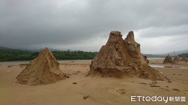 ▲福隆沙雕被颱風吹壞。（圖／福容大飯店提供）