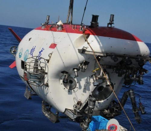 大陸「蛟龍號」載人潛水器3日在南海「蛟龍海山」區下潛。(圖／翻拍自新華網)