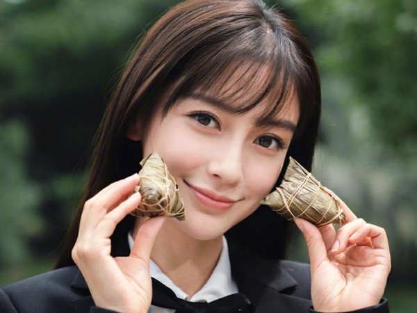 ▲▼網曝Baby護兒奪路人手機。(圖/翻攝AngelaBaby工作室微博、《新浪娛樂》)