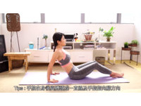 4.下腰式伸展  第四個動作將手放在身後，兩手八指面向身體擺放，再慢慢將身體往上推，頭向後伸展、放鬆，反覆做2次即可。