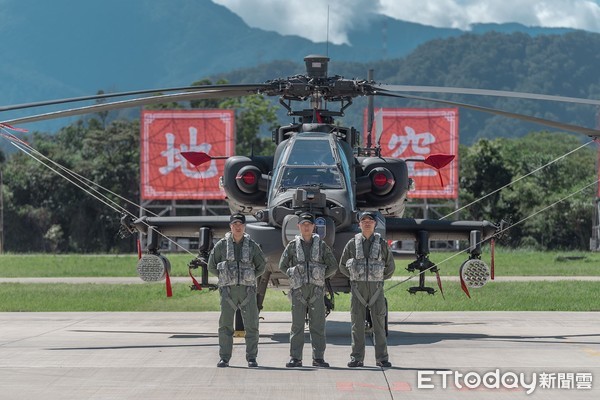 ▲總統蔡英文出席阿帕契成軍典禮▼             。（圖／取自蔡英文臉書）