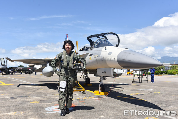 ▲▼空軍三型主力戰機首批女飛行員媒體邀訪,F-CK-1,IDF,經國號戰鬥機,范宜鈴。（圖／記者李毓康攝）