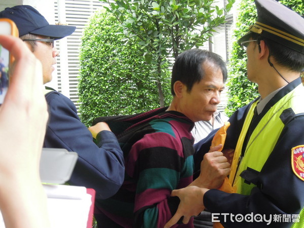  ▲ ▼ Anti-service students captured the Legislative Yuan on the second day, protesting frequent guest Ke Cihai running to arrange flowers. (Photo / reporter Lai Yuzhen) 