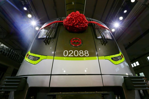 ▲上海第5000輛地鐵，將投入2號線營運            。（圖／翻攝自中國交通新聞網）