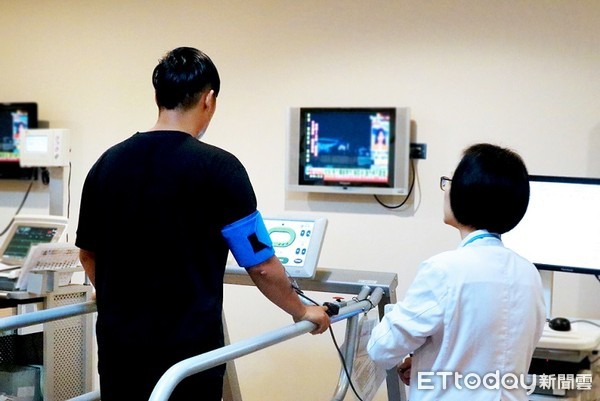 ▲▼ 21歲士兵昏倒送醫!「手肘冒小肉瘤」竟成心肌梗塞前兆。(圖/羅東醫院提供)