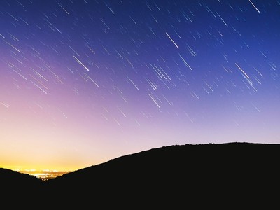 花錢就能買！「人造流星雨」衛星直接噴上太空..這許願咁有效？