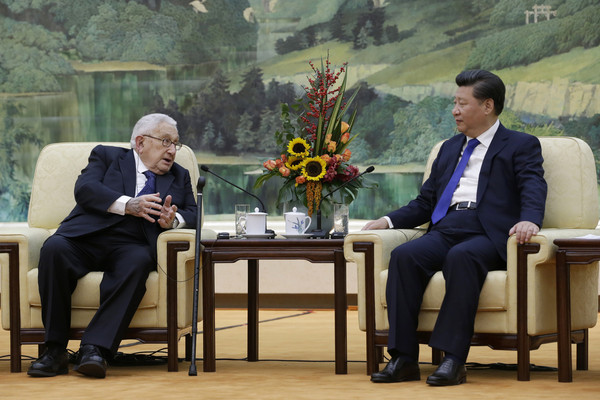   ▲ ▼ Henry Kissinger and Xi Jinping meet. (Photo / Image Dazhi / Associated Press) 