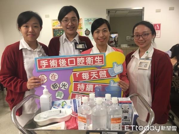 ▲7成口腔癌患放射性骨壞死 護理師教導「秀秀」清潔法。(圖/記者嚴云岑攝)