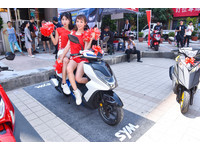 現場還展示了SYM Jet S 125以及VEGA星潮125、FNX鳳凰125等最新車款，更提供民眾試乘體驗，感受賽道王者的超強魅力。