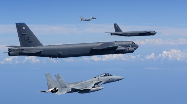 ▲▼日本首次公布F-15和美軍B-52聯合訓練。（圖／翻攝自日本航空自衛隊官網）